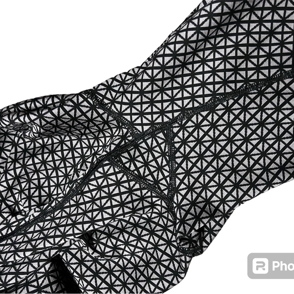 SOLD Lululemon Wunder Under Legging in Tri Geo Silver Spoon Black Size 6 - Picture 2 of 9